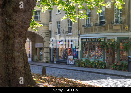 Negozi e caffetterie in Bath Somerset REGNO UNITO Inghilterra Bath retrò Store Foto Stock