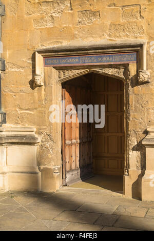 Una visita alla storica città universitaria di Oxford Oxfordshire England Regno Unito biblioteca Bodleian Library Foto Stock