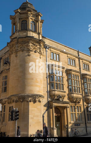 Una visita alla storica città universitaria di Oxford Oxfordshire England Regno Unito Foto Stock