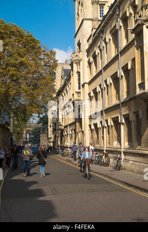 Una visita alla storica città universitaria di Oxford Oxfordshire England Regno Unito Turl Street Foto Stock