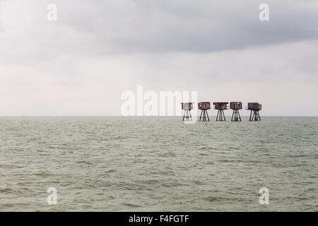 Maunsell Sea Forts Shivering Sands abbandonato WW2 anti aicraft difese nell'estuario del Tamigi off costa della contea del Kent settentrionale Foto Stock