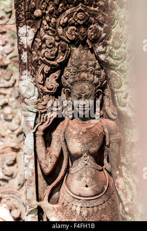 Apsara dettaglio della pietra che intaglia al tempio Foto Stock