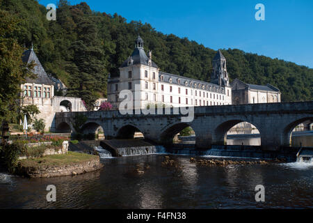 Brantome abbazia Saint Pierre Périgord Dordogne Aquitaine Francia Europa Foto Stock