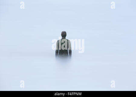 Un altro posto è un pezzo di scultura moderna di Antony Gormley. Esso consiste di 100 ghisa sculture dell'artista del proprio corpo Foto Stock