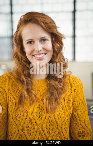 Ritratto di bella imprenditrice in office Foto Stock