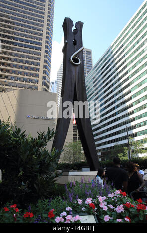 Claes Oldenburg la famosa 'Clothespin' statua, in Philadelphia, Pennsylvania, STATI UNITI D'AMERICA Foto Stock