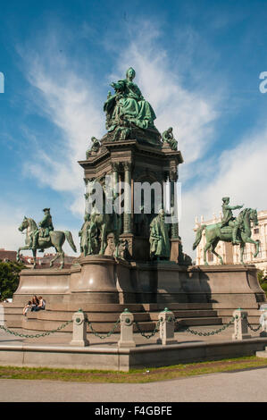 Un monumento all'Imperatrice Maria Teresa in Maria-Theresien-Platz, Vienna Foto Stock