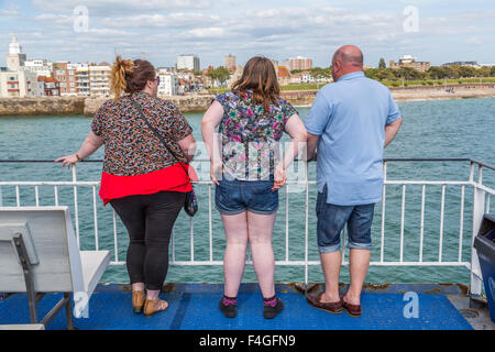 Obesità causata da una scarsa istruzione e la dieta può causare problemi di salute e condurre al diabete, South Coast, UK, Inghilterra Foto Stock