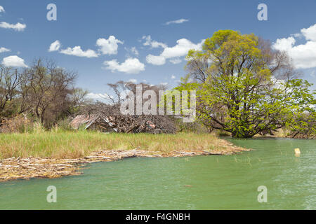 In un invaso hotel resort a Lake Baringo in Kenya. In molti villaggi turistici dove distrutto quando il lago di livello di acqua di rose inaspettatamente. Foto Stock