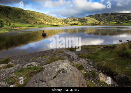 Summer View su Watendlath Tarn, Parco Nazionale del Distretto dei Laghi, Cumbria, England, Regno Unito Foto Stock