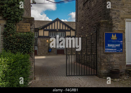 Maneggio a Middleham Village, Richmondshire, Yorkshire Dales, North Yorkshire, Inghilterra Foto Stock