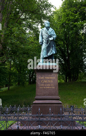 Statua di Johann Carl Friedrich Gauss matematico famoso in Braunschweig, Germania Foto Stock