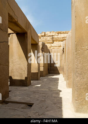 Camera scoperchiata nel tempio a valle del faraone Khafre del IV dinastia, Giza, vicino al Cairo in Egitto Foto Stock