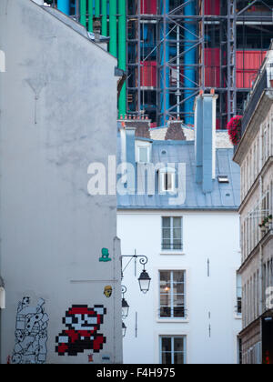 Super Mario arte di strada con Pompidou in background Foto Stock