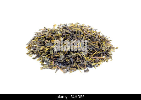 Cumulo di allentato il tè verde Earl Grey isolati su sfondo bianco Foto Stock
