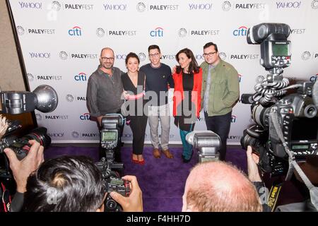 New York, NY, STATI UNITI D'AMERICA. Xviii oct, 2015. Graeme Manson, Tatiana Maslany, Giordania Gavaris, Maria Doyle Kennedy, Kristian Bruun presso gli arrivi per PaleyFest New York: nero orfani, Paley Centre for Media, New York, NY Ottobre 18, 2015. Credito: Jason Smith/Everett raccolta/Alamy Live News Foto Stock