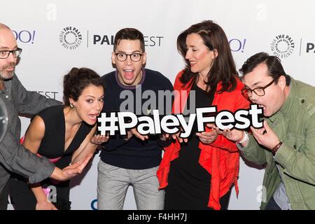 New York, NY, STATI UNITI D'AMERICA. Xviii oct, 2015. Graeme Manson, Tatiana Maslany, Giordania Gavaris, Maria Doyle Kennedy, Kristian Bruun presso gli arrivi per PaleyFest New York: nero orfani, Paley Centre for Media, New York, NY Ottobre 18, 2015. Credito: Jason Smith/Everett raccolta/Alamy Live News Foto Stock