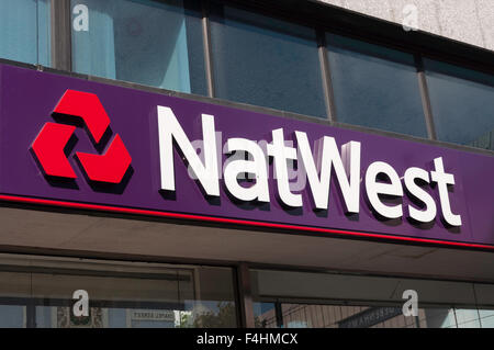 NatWest Bank segno, Chapel Street, Luton, Bedfordshire, England, Regno Unito Foto Stock