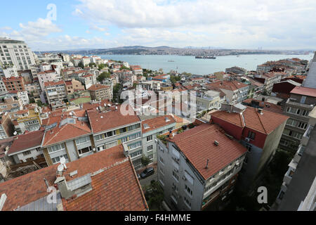 Istanbul, Turchia. Xiv oct, 2015. Una vista generale di Istanbul dal Taksim street. © Aziz Karimov/Pacific Press/Alamy Live News Foto Stock