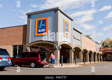 Supermercato ALDI - Alexandria, Virginia, Stati Uniti d'America Foto Stock