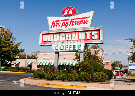 Ciambelle Krispy Kreme store segno - Alexandria, Virginia, Stati Uniti d'America Foto Stock