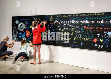 Miami Florida, Miami-Dade Cultural Center, centro, HistoryMiami Museum, storia locale, interni, mostra collezione ragazze bambine, ragazzi, f Foto Stock