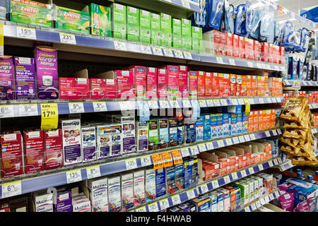 Miami Florida,Walgreens,farmacia,farmacia,drogheria,interiore,shopping shopper shopping shopping negozi mercati di mercato di acquisto di mercato di vendita,negozio al dettaglio Foto Stock