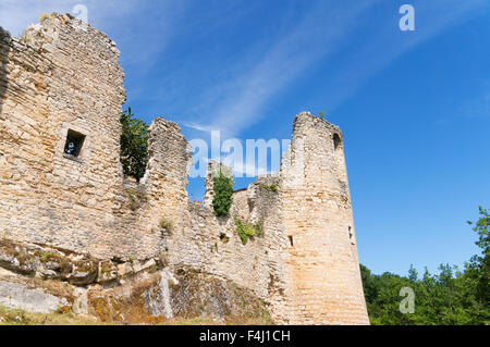 Le Château de Roussillon una rovina il castello medievale a Saint-Pierre-Lafeuille, Midi-Pirenei, Francia, Europa Foto Stock