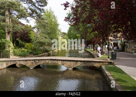 Bourton-on-the-acqua, Gloucestershire, Cotswolds, England, Regno Unito, Europa Foto Stock