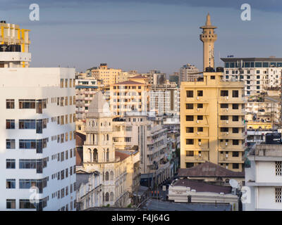 Darkhana Jamatkana Ismaili center, uno storico edificio coloniale, sorge sulla strada della Moschea, Dar es Salaam, Tanzania Africa orientale Foto Stock