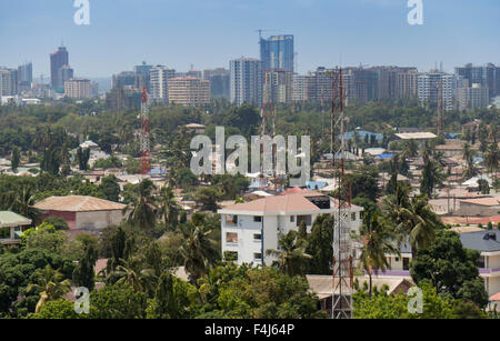 Skyline della città dalla periferia, Dar es Salaam, Tanzania, Africa orientale, Africa Foto Stock