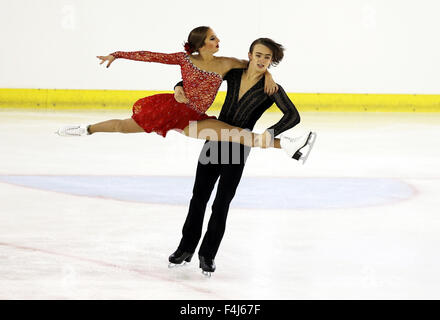 Logrono, Spagna. 3° Ott, 2015. Chloe Lewis & Logan Bye (USA) Pattinaggio di Figura : ISU Junior Grand Prix di Pattinaggio di Figura Logrono 2015 danza su ghiaccio programma gratuito presso il Centro Deportivo Municipal de Lobete a Logrono, Spagna . © Mutsu Kawamori/AFLO/Alamy Live News Foto Stock