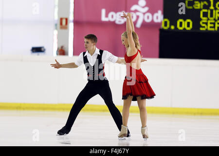 Logrono, Spagna. 3° Ott, 2015. Carlo Rothlisberger & Valentina Schar (SUI) Pattinaggio di Figura : ISU Junior Grand Prix di Pattinaggio di Figura Logrono 2015 danza su ghiaccio programma gratuito presso il Centro Deportivo Municipal de Lobete a Logrono, Spagna . © Mutsu Kawamori/AFLO/Alamy Live News Foto Stock