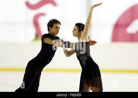 Logrono, Spagna. 3° Ott, 2015. Yegor Yegorov & Angelina Sinkevych (UKR) Pattinaggio di Figura : ISU Junior Grand Prix di Pattinaggio di Figura Logrono 2015 danza su ghiaccio programma gratuito presso il Centro Deportivo Municipal de Lobete a Logrono, Spagna . © Mutsu Kawamori/AFLO/Alamy Live News Foto Stock