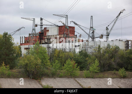 Vista sulla costruzione del mai completato il numero di reattori 5 e 6 presso la centrale nucleare di Cernobyl. Pripjat, Ucraina. Foto Stock