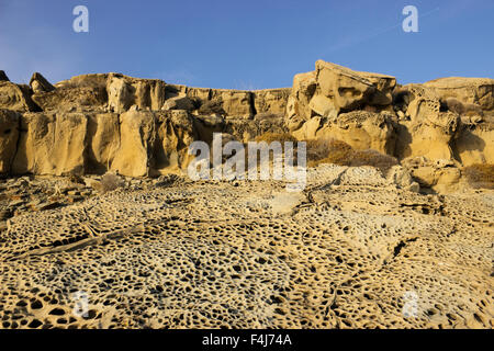 Geologico formazioni erose paesaggio nel villaggio Skandali, Lemnos o isola di Limnos, Grecia. Foto Stock