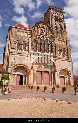 La Basilique di Sainte Madeleine de Vezelay, un undicesimo secolo monastero benedettino, UNESCO, Yonne, Borgogna, Francia Foto Stock