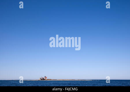 Penisola Scandinava, Finlandia, Ãland, vista del faro di fronte mare Foto Stock