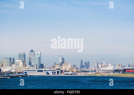 London City Airport aeromobili, Docklands, Londra, Inghilterra, Regno Unito Foto Stock