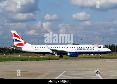 BA CityFlyer Embraer ERJ-190SR all'Aeroporto di London City. Regno Unito Foto Stock