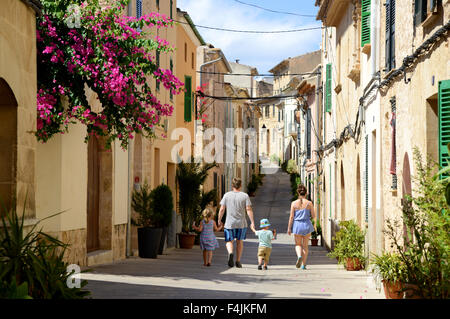 Alcudia Città Vecchia negozi, Porta de Sant Sebastia, Isole Baleari Maiorca o Maiorca, Spagna. Foto Stock