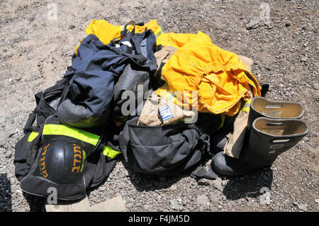 Vigile del fuoco di abbigliamento protettivo Foto Stock