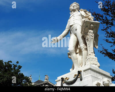 Un monumento di Mozart nel Burggarten o giardini del Palazzo Imperiale nel centro di Vienna, Austria. Foto Stock