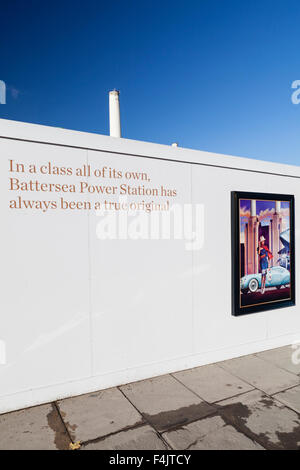 Battersea Power Station di Londra, Inghilterra, subendo una trasformazione utilizzando Art Deco del patrimonio industriale per attrarre gli investitori. Foto Stock