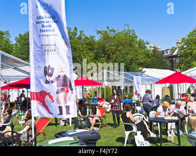 Dh Edinburgh Book Festival CHARLOTTE SQUARE EDINBURGH persone a Edinburgh International Book Festival Foto Stock