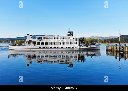 MV Swan on Windermere. Waterhead, Ambleside, Parco Nazionale del Distretto dei Laghi, Cumbria, England, Regno Unito, Europa. Foto Stock