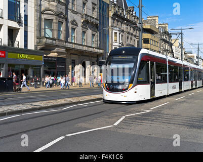 Dh Princes Street Edinburgh Edinburgh moderno tram tram uk Foto Stock