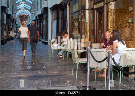 Il Burlington Arcade, galleria per lo shopping a Londra England Regno Unito Regno Unito Foto Stock