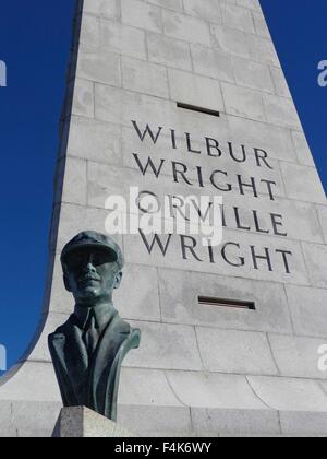 Busto di rame di Orville Wright presso il Wright Brothers National Memorial in Kill Devil Hills, Carolina del Nord Foto Stock