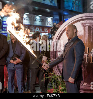 Londra, Regno Unito. Xix oct, 2015. Vin Diesel arriva sul tappeto rosso per la premiere europeo di "L'ultimo Witchhunter' su 19/10/2015 in Empire Leicester Square, Londra. Credito: Julie Edwards/Alamy Live News Foto Stock